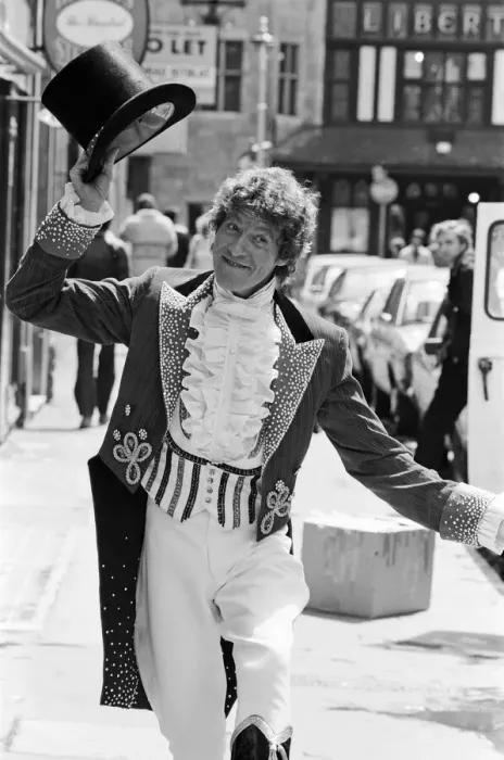 Framed Print : Actor Michael Crawford in character for the musical hit Barnum. 22nd May 1981