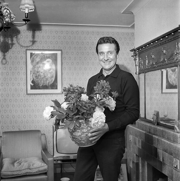 Actor Patrick McNee seen here at home. 1960 A999-008