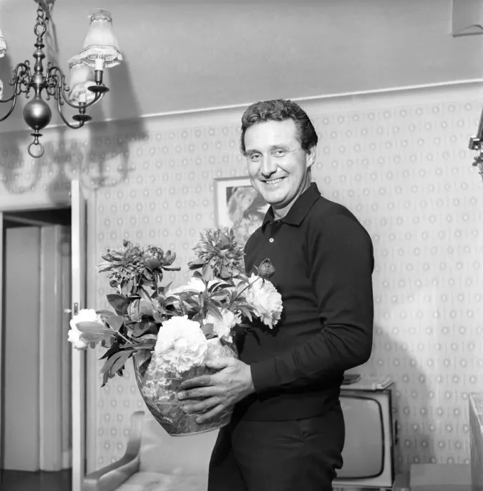 Framed Print : Actor Patrick McNee seen here at home. 1960 A999 Framed Print : Actor Patrick McNee seen here at home. 1960 A999