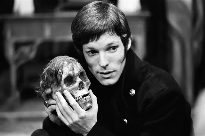 Framed Print : Actor Richard Chamberlain in the role of Hamlet at the Birmingham Repertory Theatre Framed Print : Actor Richard Chamberlain in the role of Hamlet at the Birmingham Repertory Theatre