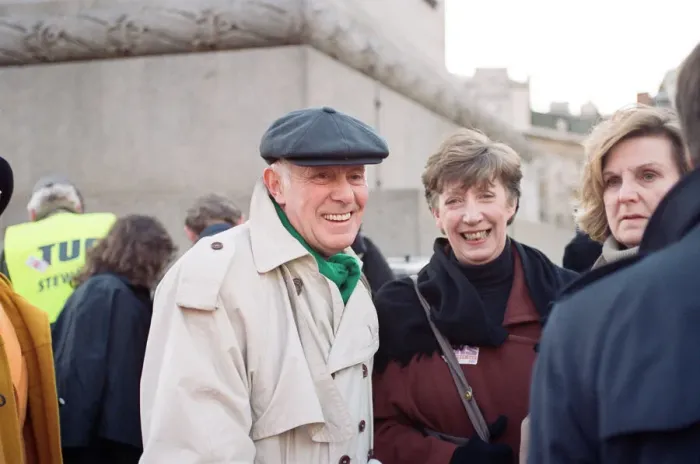 Framed Print : Actor Richard Wilson at an NHS demonstration in Trafalgar Square. 20th November 1993 Framed Print : Actor Richard Wilson at an NHS demonstration in Trafalgar Square. 20th November 1993