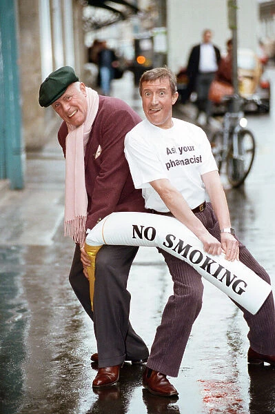 Actor Richard Wilson and Roy Castle with the no smoking message. 26th February 1993