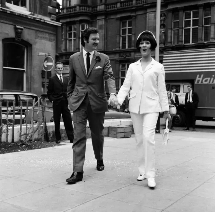 Framed Print : When actor Robin Hunter was married today at Caxton Hall his actress bride Amanda Barrie Framed Print : When actor Robin Hunter was married today at Caxton Hall his actress bride Amanda Barrie