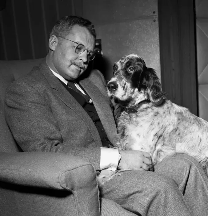 Framed Print : Actor Rod Steiger with his pet springer spaniel February 1957 Framed Print : Actor Rod Steiger with his pet springer spaniel February 1957