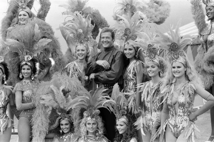 Framed Print : Actor Roger Moore on location at the RAF Upper Heyford, Oxon Framed Print : Actor Roger Moore on location at the RAF Upper Heyford, Oxon