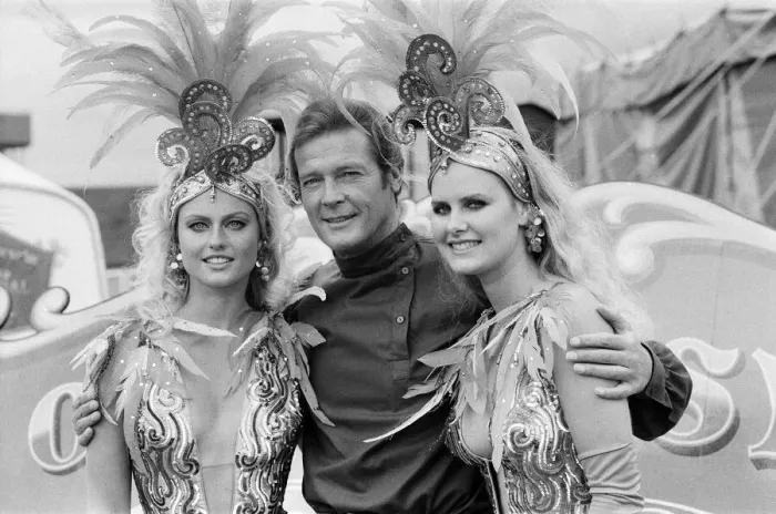 Framed Print : Actor Roger Moore on location at the RAF Upper Heyford, Oxon Framed Print : Actor Roger Moore on location at the RAF Upper Heyford, Oxon