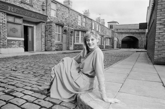 Framed Print : Actor Sarah Lancashire in a 1987 photo shoot on the cobbles of the set of Coronation Framed Print : Actor Sarah Lancashire in a 1987 photo shoot on the cobbles of the set of Coronation