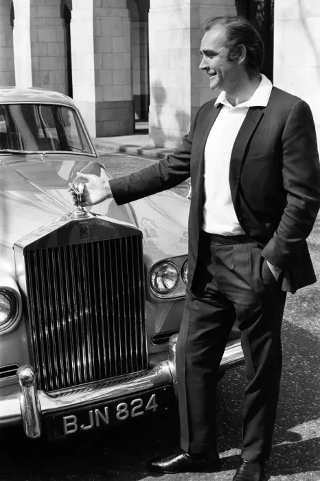 Framed Print : Actor Sean Connery at The Savoy Hotel before heading to Las Vegas to shoot the latest