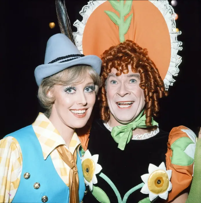 Framed Print : Actor Stanley Baxter as the Pantomime Dame. December 1975 Framed Print : Actor Stanley Baxter as the Pantomime Dame. December 1975