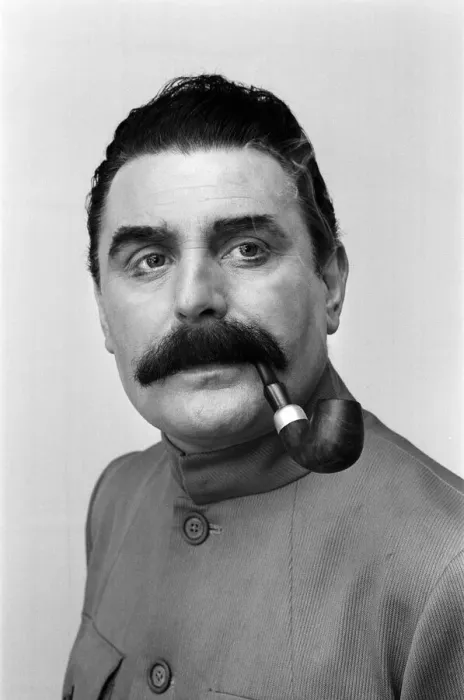 Framed Print : Actor Terence Rigby in character at the Birmingham Repertory Theatre. 11th May 1977