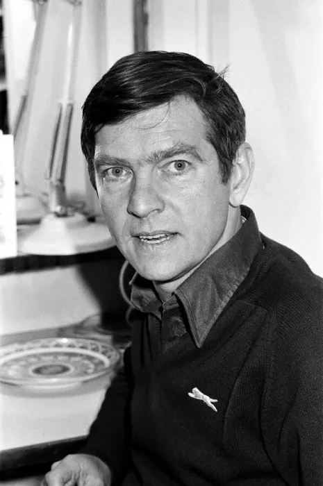 Framed Print : Actor Tom Courtenay at the Queens Theatre, London. 22nd May 1980 Framed Print : Actor Tom Courtenay at the Queens Theatre, London. 22nd May 1980