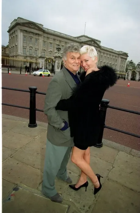 Framed Print : Actor Tony Curtis with his new wife Jill November 1998 in London on their honeymoon