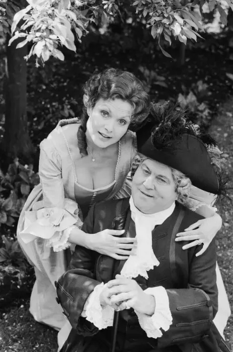 Framed Print : Actors Terry Scott and Madeline Smith who star in the new play the School for Wives Framed Print : Actors Terry Scott and Madeline Smith who star in the new play the School for Wives