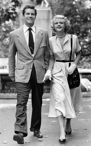 Actress Angela Lansbury and Peter Shaw. P007093