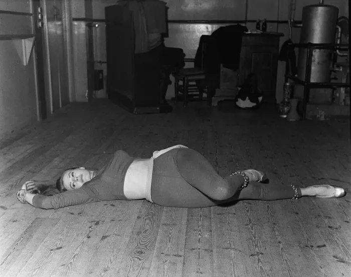 Framed Print : Actress Anita Ekberg 1955 lying on floor Framed Print : Actress Anita Ekberg 1955 lying on floor
