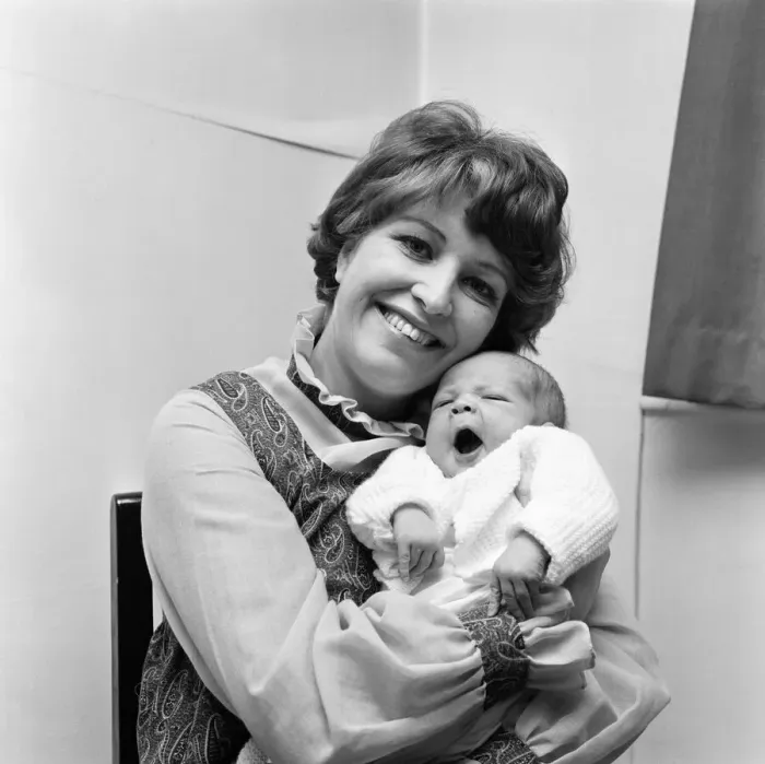 Framed Print : Actress Anne Reid at home in Manchester with her newborn baby son. 23rd November 1971 Framed Print : Actress Anne Reid at home in Manchester with her newborn baby son. 23rd November 1971