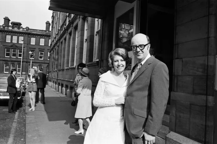 Framed Print : Actress Anne Reid marries Peter Eckersley at Jacksons Row Registry Office Framed Print : Actress Anne Reid marries Peter Eckersley at Jacksons Row Registry Office