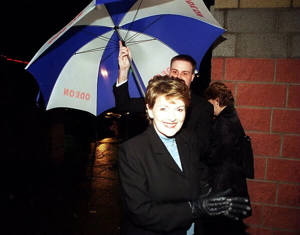 ACTRESS BRENDA BLETHYN JANUARY 1999 arriving at the premiere of the film Little