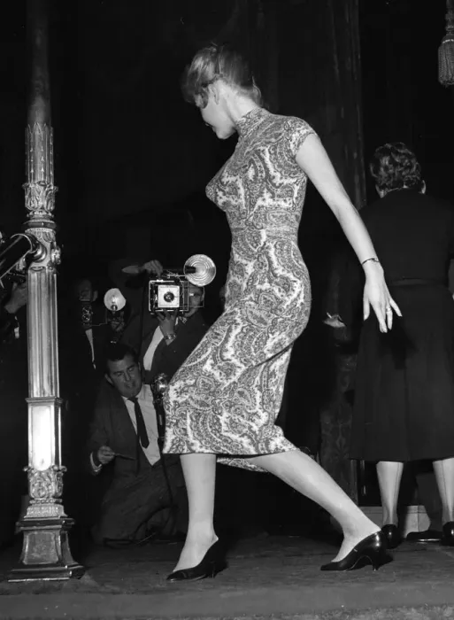 Framed Print : Actress Brigitte Bardot at the Empire Cinema in Leicester Square for rehearsals of Framed Print : Actress Brigitte Bardot at the Empire Cinema in Leicester Square for rehearsals of