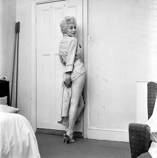 Actress Carole Lesley. 1964 E286-014