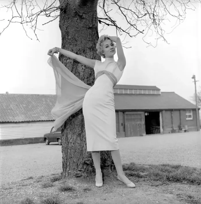 Framed Print : Actress Carole Leslie seen here visiting her home town. Our Picture Shows Framed Print : Actress Carole Leslie seen here visiting her home town. Our Picture Shows
