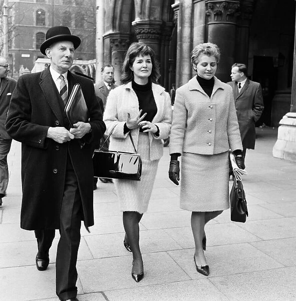 Actress Eileen Fox a. k. a. Kerry Marsh pictured outside Law Courts in London after