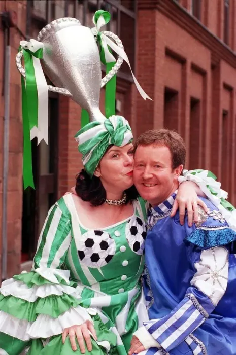 Framed Print : Actress Elaine C Smith and actor Jonathan Watson May 1998 wearing Rangers