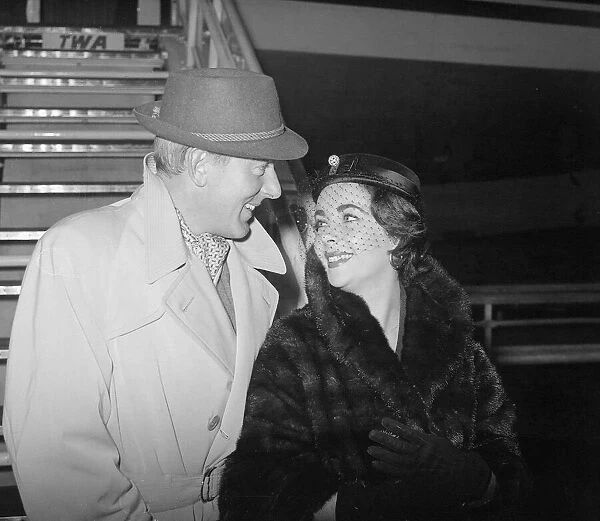 Actress Elizabeth Taylor with husband Michael Wilding November 1955