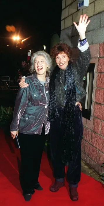 Framed Print : Actress Emma Thompson arrives at premiere January 1998 of new movie The Winter Guest in Framed Print : Actress Emma Thompson arrives at premiere January 1998 of new movie The Winter Guest in