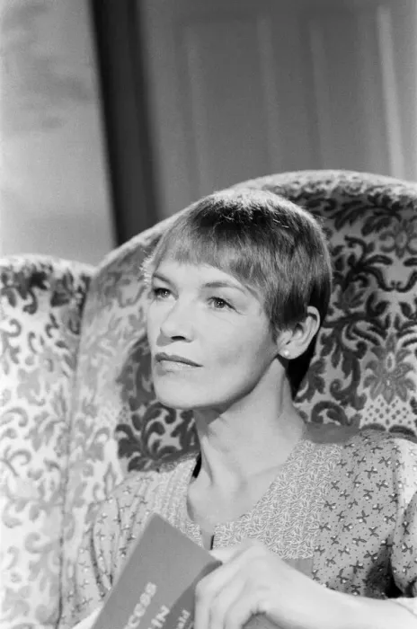 Framed Print : Actress Glenda Jackson. 7th August 1981 Framed Print : Actress Glenda Jackson. 7th August 1981