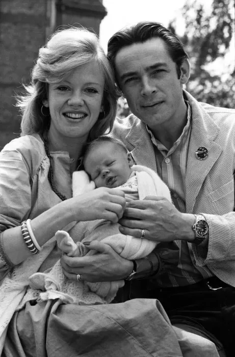 Framed Print : Actress Hayley Mills and actor Leigh Lawson proudly show off their love child for Framed Print : Actress Hayley Mills and actor Leigh Lawson proudly show off their love child for