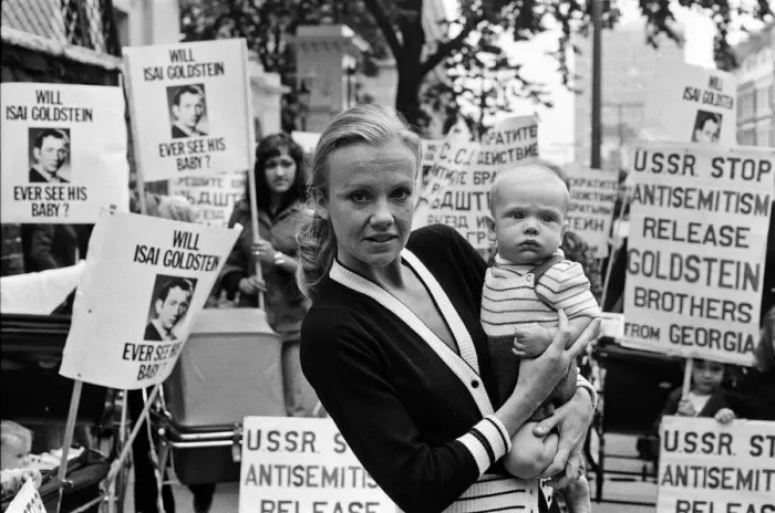 Framed Print : Actress Hayley Mills and her six month old baby Crispian attend a staged demonstration Framed Print : Actress Hayley Mills and her six month old baby Crispian attend a staged demonstration