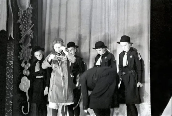 Framed Print : Actress Hermione Baddeley Seen here in a production of To and Fro Framed Print : Actress Hermione Baddeley Seen here in a production of To and Fro