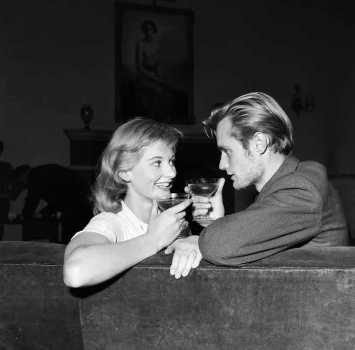 Framed Print : Actress Jill Ireland is pictured with her new husband, actor David McCallum Framed Print : Actress Jill Ireland is pictured with her new husband, actor David McCallum