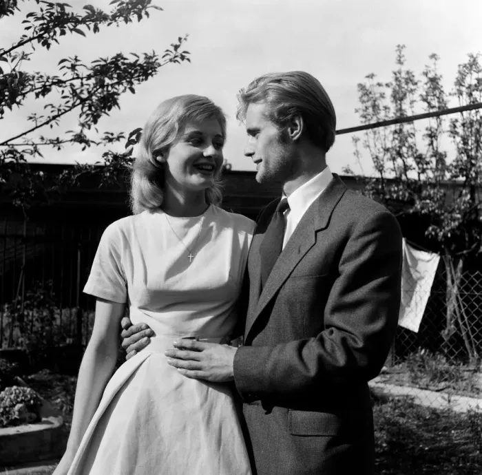 Framed Print : Actress Jill Ireland is pictured with her new husband, actor David McCallum Framed Print : Actress Jill Ireland is pictured with her new husband, actor David McCallum