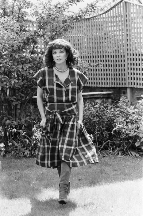 Framed Print : Actress Joan Collins. 6th May 1983 Framed Print : Actress Joan Collins. 6th May 1983