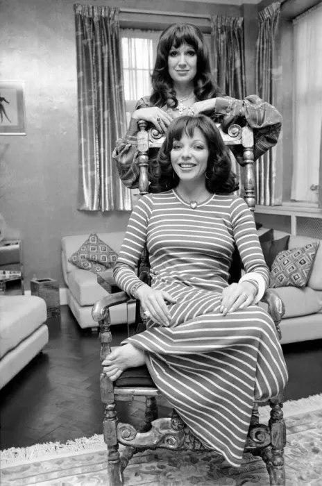 Framed Print : Actress Joan Collins and Evie Bricusse. January 1975 75-00497-003