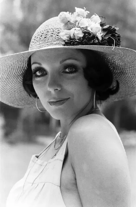 Framed Print : Actress Joan Collins modelling outfits that she will wear on a trip to Tokyo to judge a Framed Print : Actress Joan Collins modelling outfits that she will wear on a trip to Tokyo to judge a
