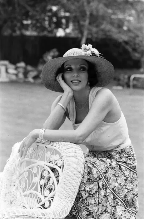 Framed Print : Actress Joan Collins modelling outfits that she will wear on a trip to Tokyo to judge a Framed Print : Actress Joan Collins modelling outfits that she will wear on a trip to Tokyo to judge a