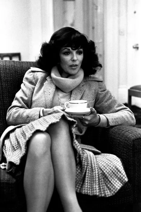 Framed Print : Actress Joan Collins in Newcastle on 27th February 1980 to promote her latest film Framed Print : Actress Joan Collins in Newcastle on 27th February 1980 to promote her latest film