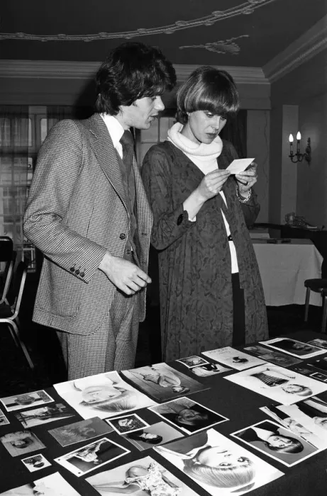 Framed Print : Actress Joanna Lumley judging a Purdey haircut lookalike contest with hairdresser John Framed Print : Actress Joanna Lumley judging a Purdey haircut lookalike contest with hairdresser John