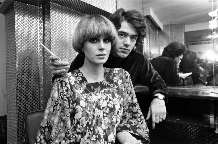 Framed Print : Actress Joanna Lumley models her Purdey'haircut with its creator Framed Print : Actress Joanna Lumley models her Purdey'haircut with its creator