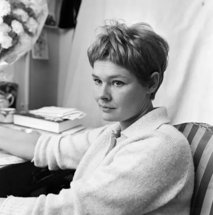 Framed Print : Actress Judi Dench. 4th August 1967 Framed Print : Actress Judi Dench. 4th August 1967