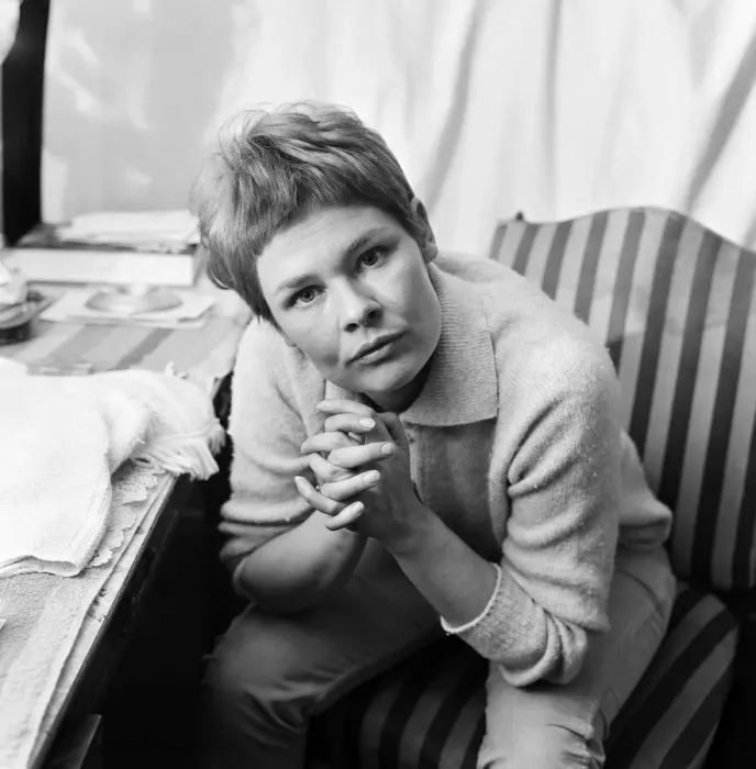 Framed Print : Actress Judi Dench. 4th August 1967 Framed Print : Actress Judi Dench. 4th August 1967