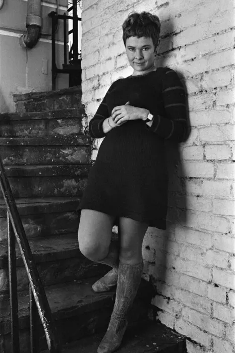 Framed Print : Actress Judi Dench at home. 17th November 1967 Framed Print : Actress Judi Dench at home. 17th November 1967