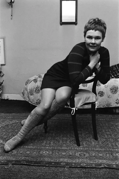 Framed Print : Actress Judi Dench at home. 17th November 1967 Framed Print : Actress Judi Dench at home. 17th November 1967