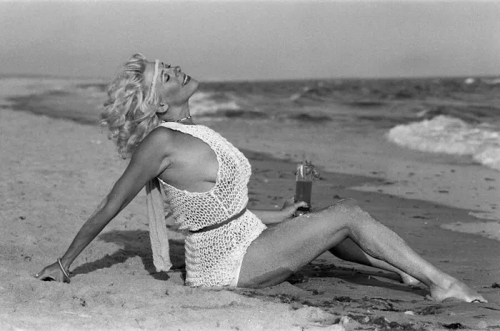 Framed Print : Actress Julie Goodyear, Bet Lynch in Coronation Street, on holiday in Portugal