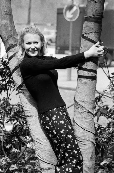 Framed Print : Actress Juliet Mills at the Inn on the Park to promote her new film Avanti!