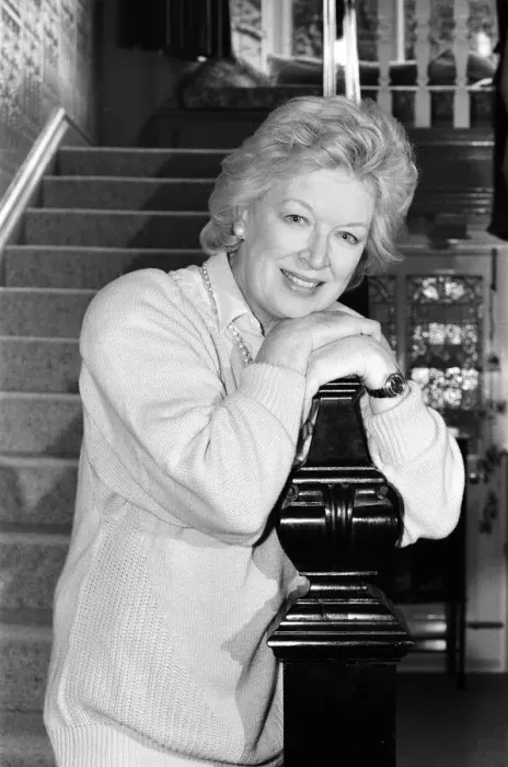 Framed Print : Actress June Whitfield pictured at home. 27th August 1987 Framed Print : Actress June Whitfield pictured at home. 27th August 1987