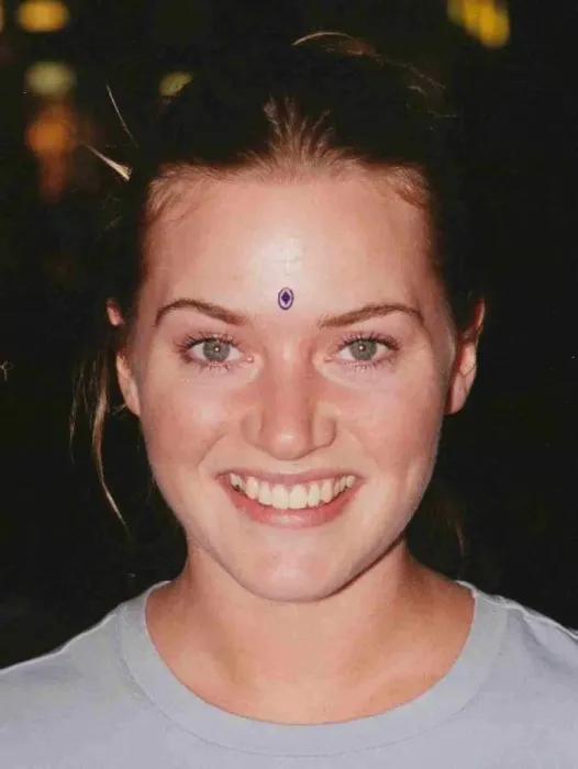 Framed Print : Actress Kate Winslet leaving Heathrow June 1998 for Australia where she is take